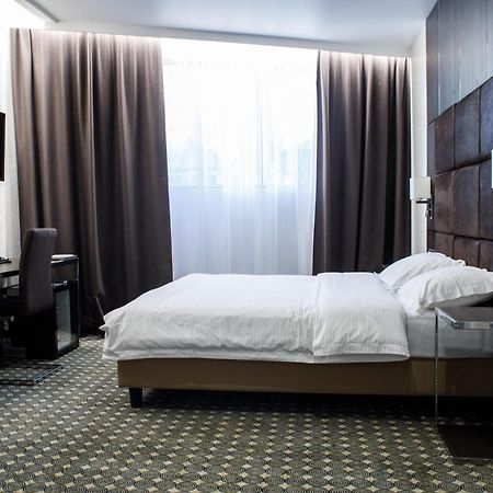 Park Hotel Dnipro Exterior photo