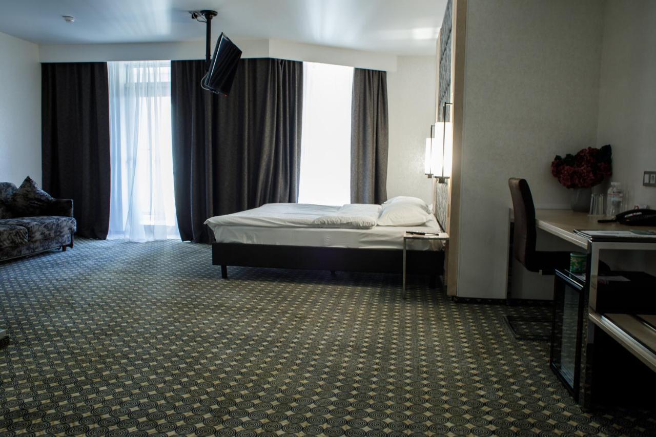 Park Hotel Dnipro Exterior photo